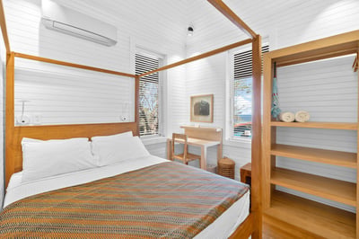 #7. Queen Bed, AC, Closet, Ensuite!