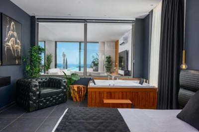 Luxury Villa Photo #15