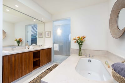 Luxury Villa Photo #17