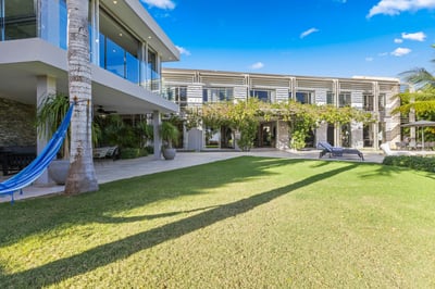 Luxury Villa Photo #11