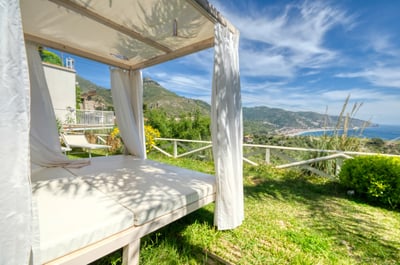 Luxury Villa Photo #10