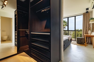 Luxury Villa Photo #36