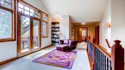 Upper level sitting area