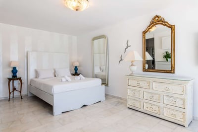 Luxury Villa Photo #24