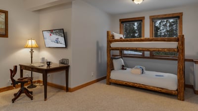 Twin bunkbed on lower level - oxygen