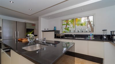 Luxury Villa Photo #29