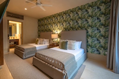 Luxury Villa Photo #34