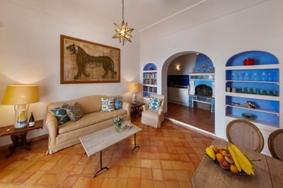 Luxury Villa Photo #9