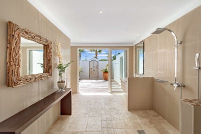 Luxury Villa Photo #20