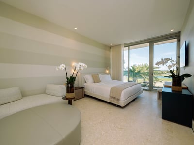 Large luxury villa with full staff and ocean views