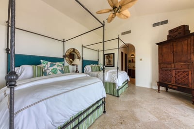 Luxury Villa Photo #40