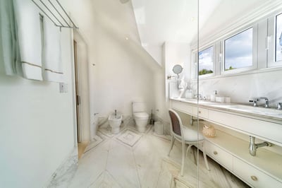 Luxury Villa Photo #23