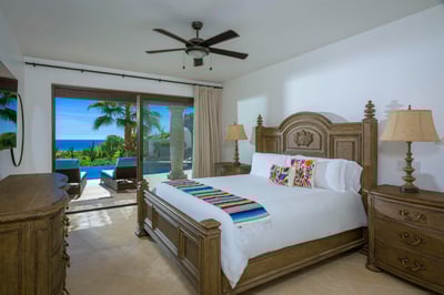 Luxury Villa Photo #29