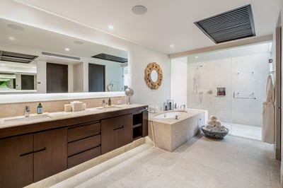 Luxury Villa Photo #34