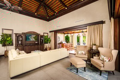 Luxury Villa Photo #23