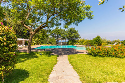 Luxury Villa Photo #3