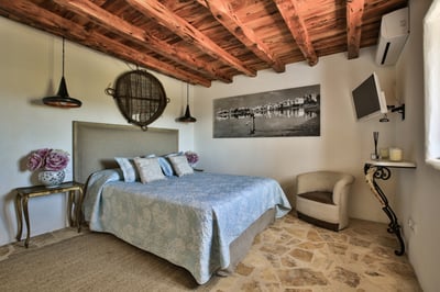 Luxury Villa Photo #28