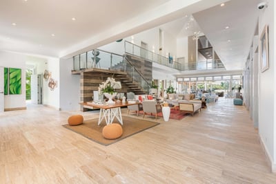 Luxury Villa Photo #15