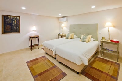 Luxury Villa Photo #15