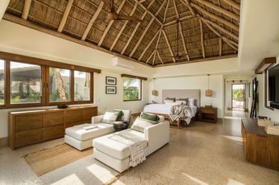Luxury Villa Photo #20