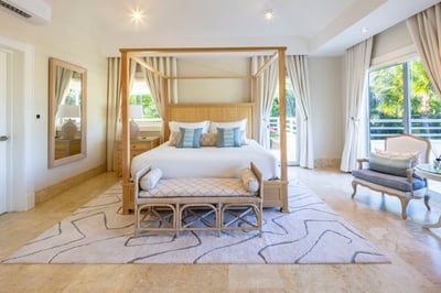 Luxury Villa Photo #30