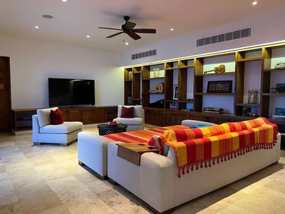 Luxury Villa Photo #18
