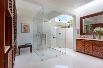 Luxury Villa Photo #38