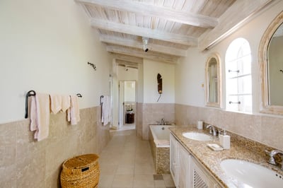 Luxury Villa Photo #23