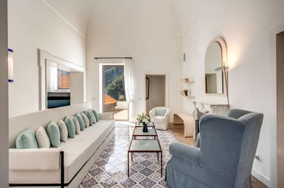 Luxury Villa Photo #17