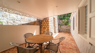 Kitchen & Outdoor Dining Areas