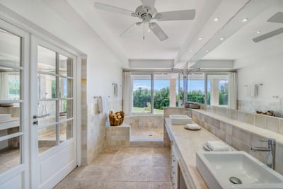 Luxury Villa Photo #27