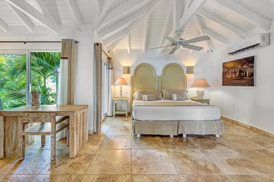 Luxury Villa Photo #25