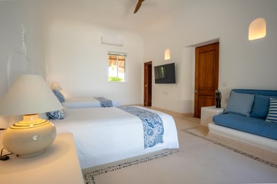 Luxury Villa Photo #41