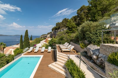 Luxury Villa Photo #9