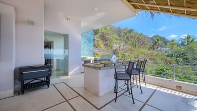 Luxury Villa Photo #15