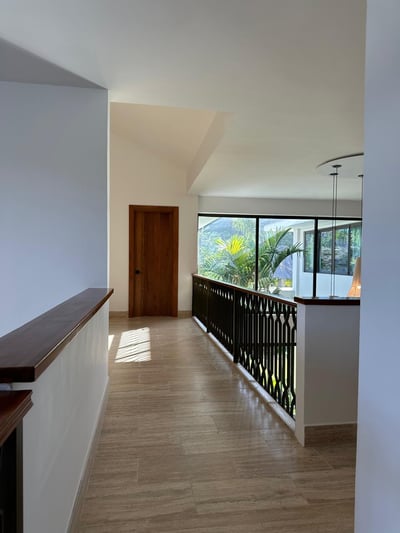 Luxury Villa Photo #14