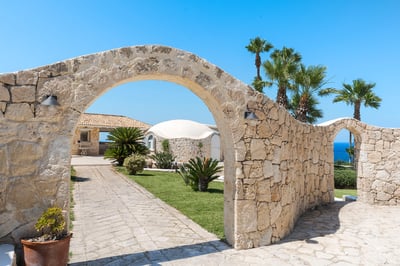 Luxury Villa Photo #15