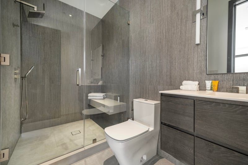 Linda Flora Modern Estate