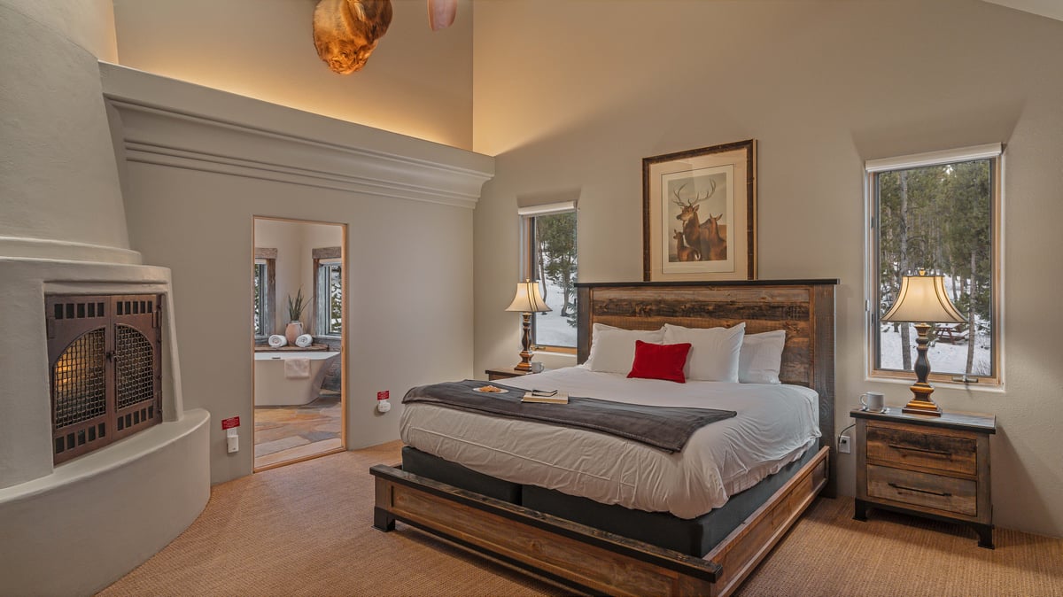 Alpenglow Peaks Lodge