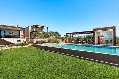 Luxury Villa Photo #6