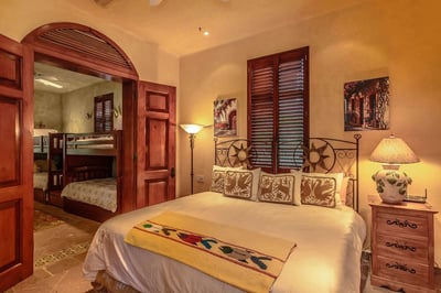 Luxury Villa Photo #17