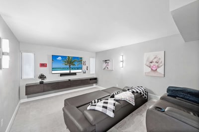 Luxury Villa Photo #28