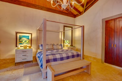 Luxury Villa Photo #32