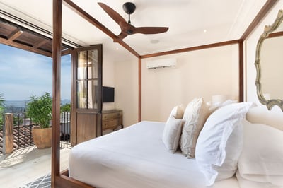 Luxury Villa Photo #16