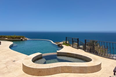 Luxury Villa Photo #4