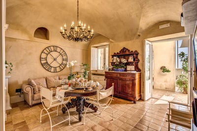 Luxury Villa Photo #18