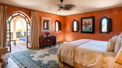 Luxury Villa Photo #15