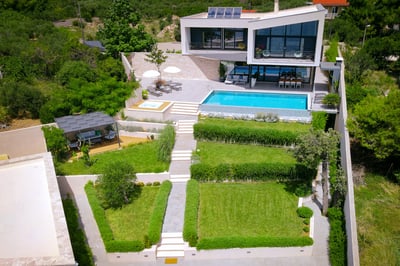 Luxury Villa Photo #6