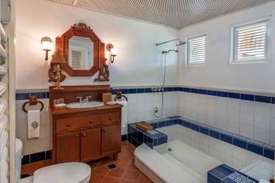 Luxury Villa Photo #18