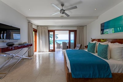 Luxury Villa Photo #8